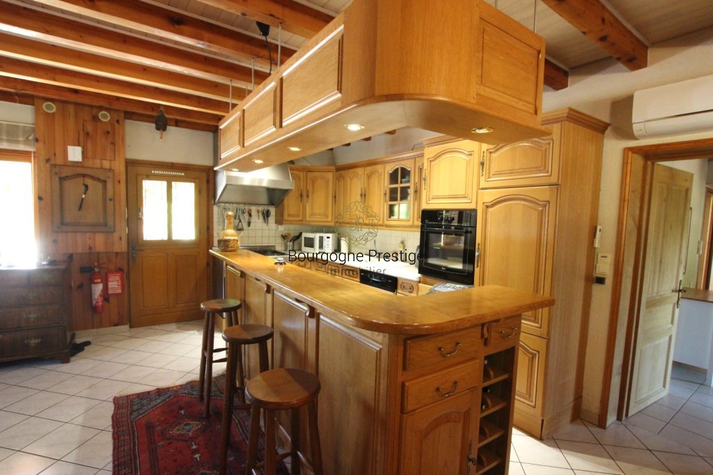 PROPRIETE A VENDRE - LOUHANS - 174 m2 - 339 000 &euro;