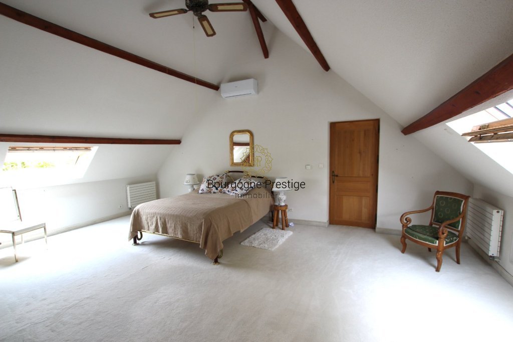 PROPRIETE A VENDRE - LOUHANS - 174 m2 - 339 000 &euro;
