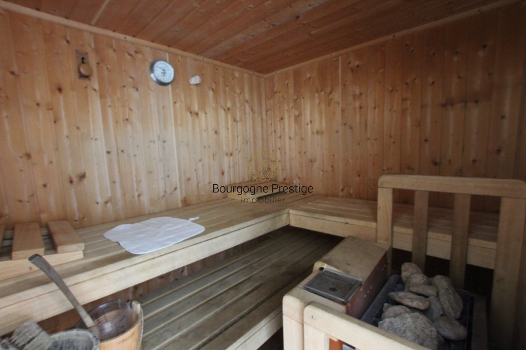 PROPRIETE A VENDRE - LOUHANS - 174 m2 - 339 000 &euro;