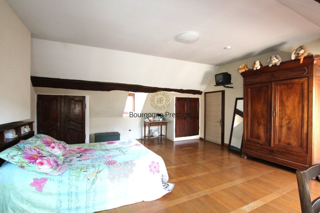 PROPRIETE A VENDRE - SENNECEY LE GRAND - 188 m2 - 329�000�&euro;