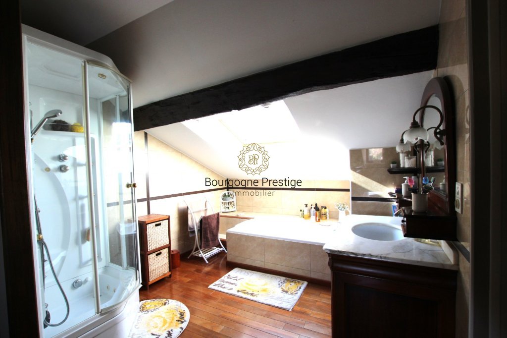 PROPRIETE A VENDRE - SENNECEY LE GRAND - 188 m2 - 329�000�&euro;