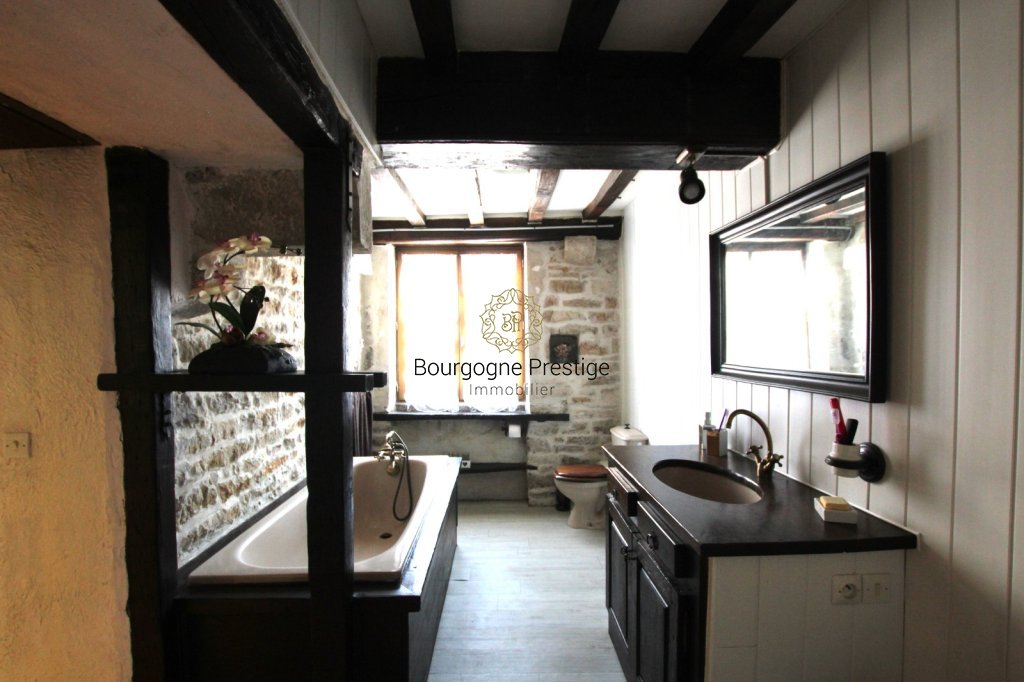 PROPRIETE A VENDRE - SENNECEY LE GRAND - 188 m2 - 329�000�&euro;