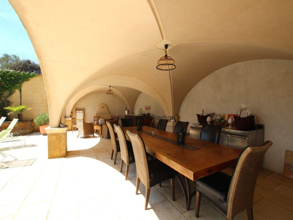 PROPRIETE A VENDRE - TOURNUS - 255 m2 - 900�000�&euro;