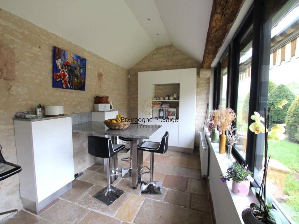 PROPRIETE A VENDRE - TOURNUS - 255 m2 - 900�000�&euro;