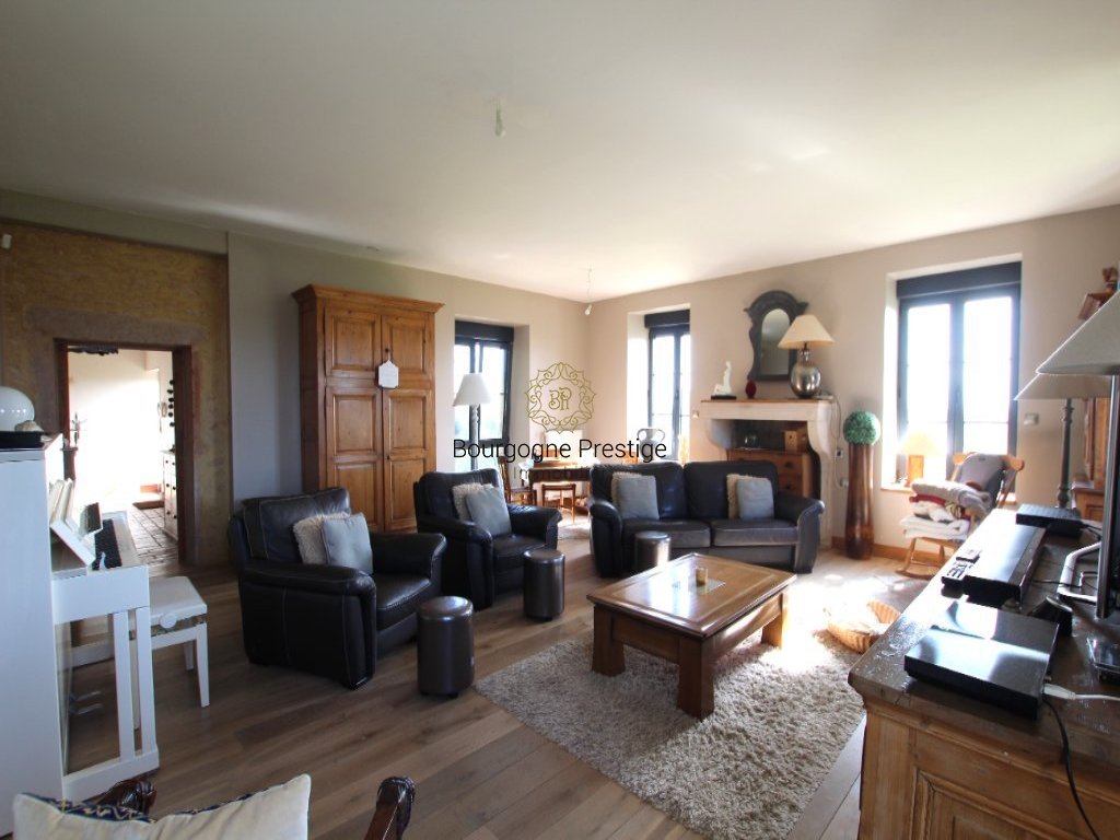 PROPRIETE A VENDRE - TOURNUS - 255 m2 - 900�000�&euro;