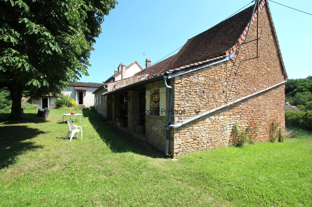 PROPRIETE A VENDRE - TOURNUS - 154 m2 - 309�000�&euro;