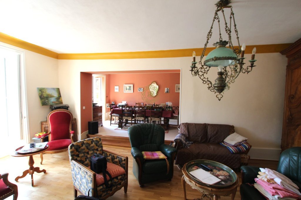 PROPRIETE A VENDRE - TOURNUS - 154 m2 - 309�000�&euro;