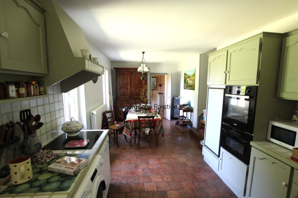 PROPRIETE A VENDRE - TOURNUS - 154 m2 - 309�000�&euro;