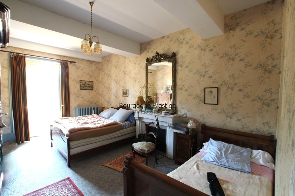 PROPRIETE A VENDRE - TOURNUS - 154 m2 - 309�000�&euro;