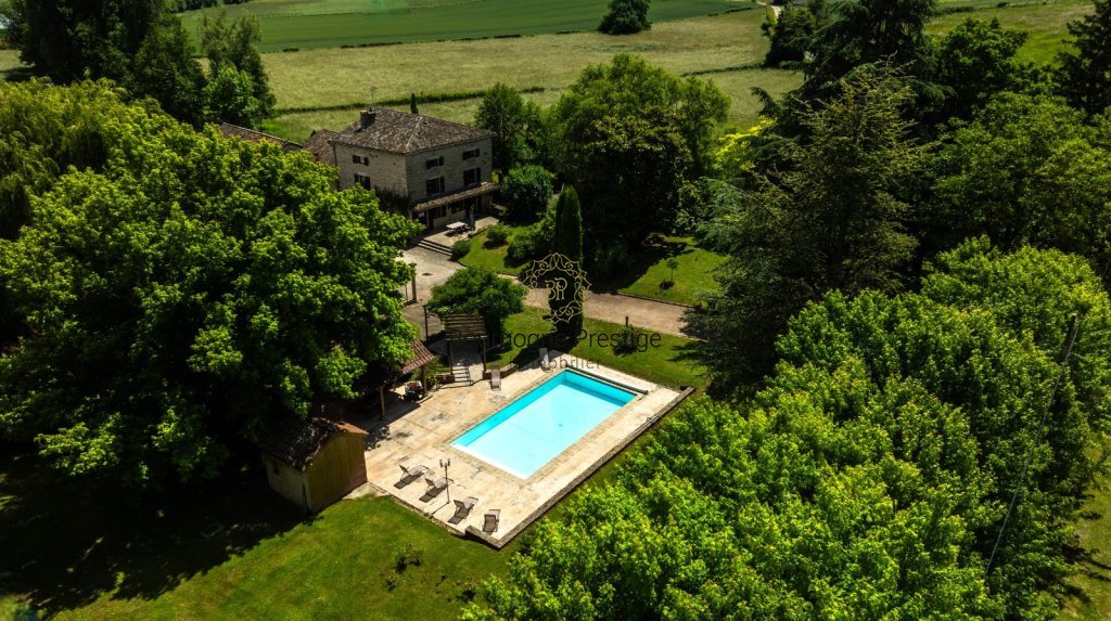 PROPRIETE A VENDRE - TOURNUS - 250 m2 - 599�000�&euro;