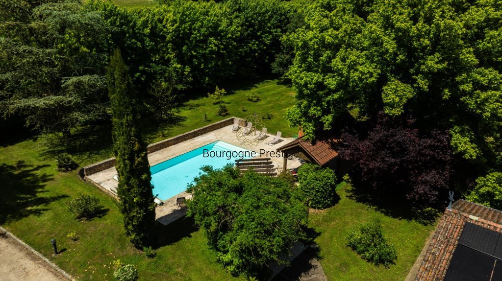 PROPRIETE A VENDRE - TOURNUS - 250 m2 - 599�000�&euro;