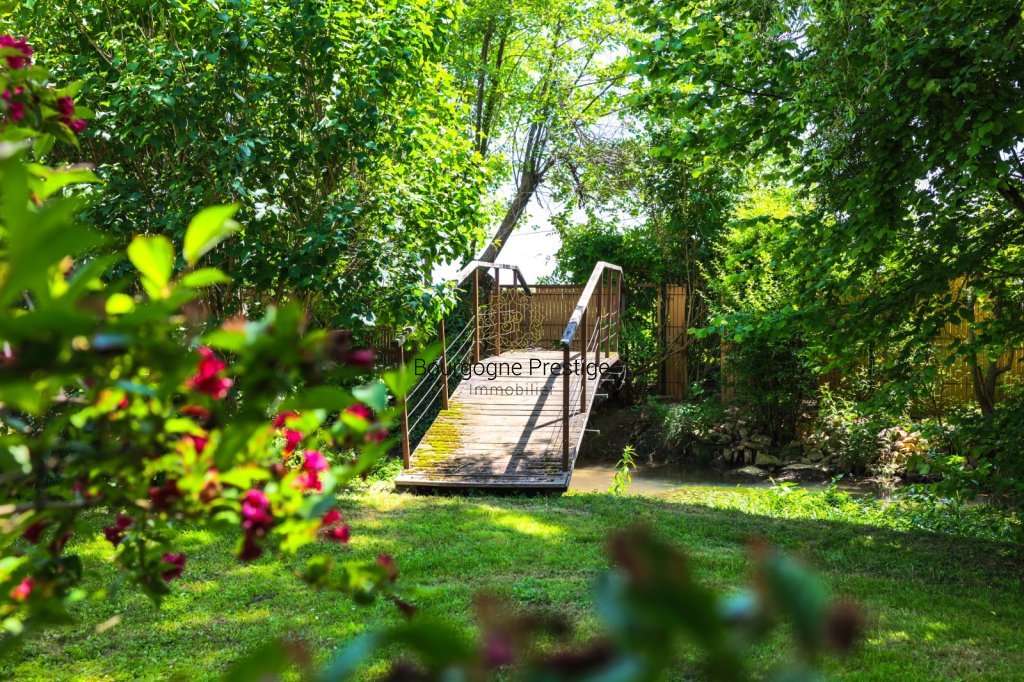 PROPRIETE A VENDRE - TOURNUS - 250 m2 - 599�000�&euro;