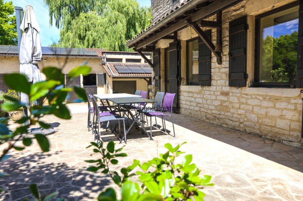 PROPRIETE A VENDRE - TOURNUS - 250 m2 - 599�000�&euro;