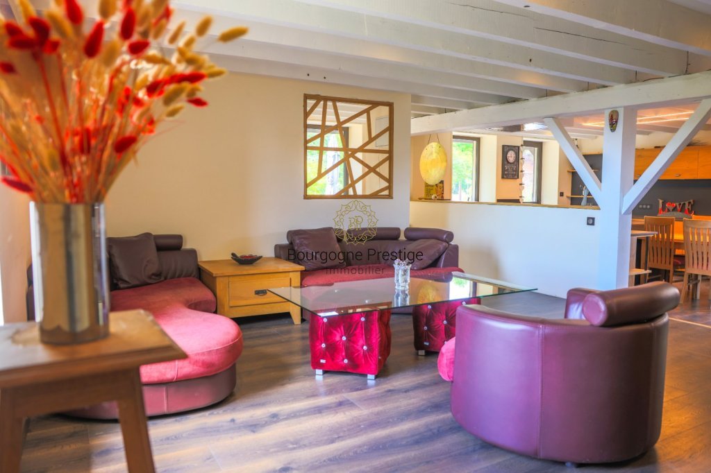 PROPRIETE A VENDRE - TOURNUS - 250 m2 - 599�000�&euro;