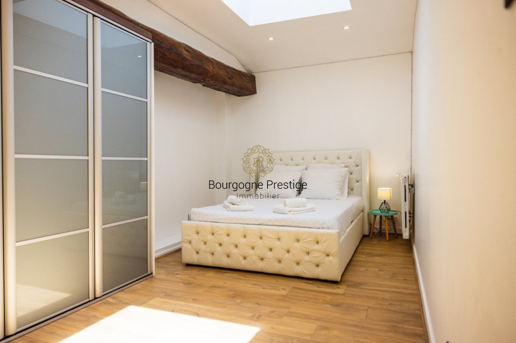 PROPRIETE A VENDRE - TOURNUS - 250 m2 - 599�000�&euro;