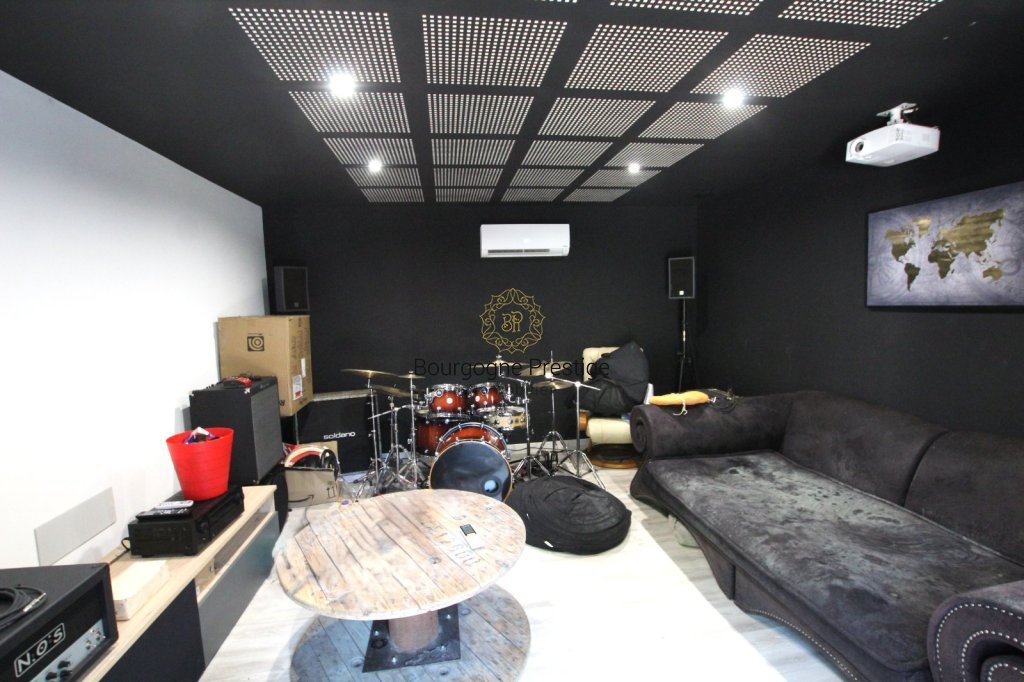 PROPRIETE A VENDRE - TOURNUS - 250 m2 - 599�000�&euro;