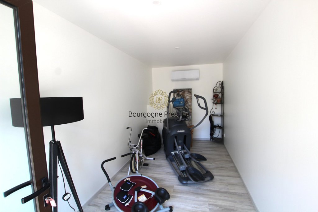 PROPRIETE A VENDRE - TOURNUS - 250 m2 - 599�000�&euro;