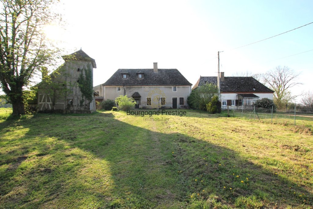 PROPRIETE A VENDRE - TOURNUS - 277 m2 - 429�000�&euro;