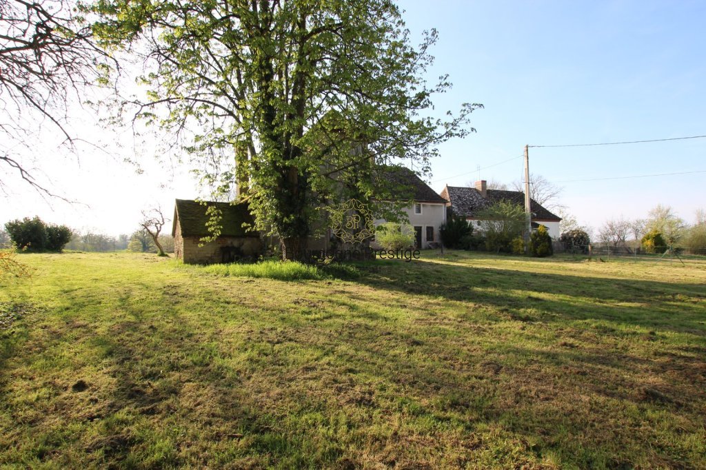 PROPRIETE A VENDRE - TOURNUS - 277 m2 - 429�000�&euro;