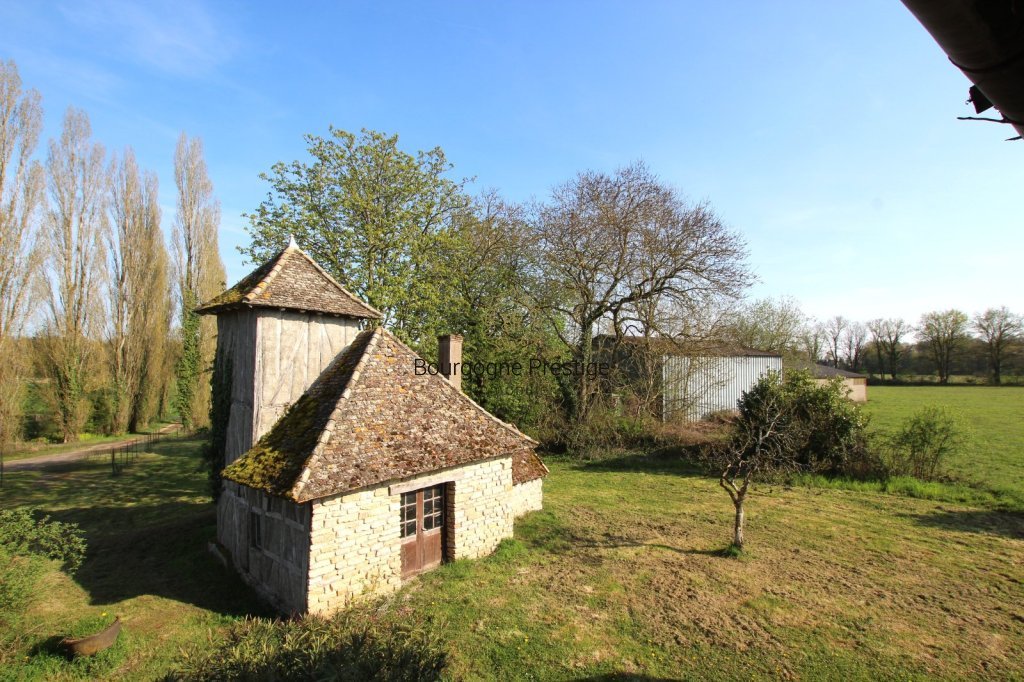 PROPRIETE A VENDRE - TOURNUS - 277 m2 - 429�000�&euro;