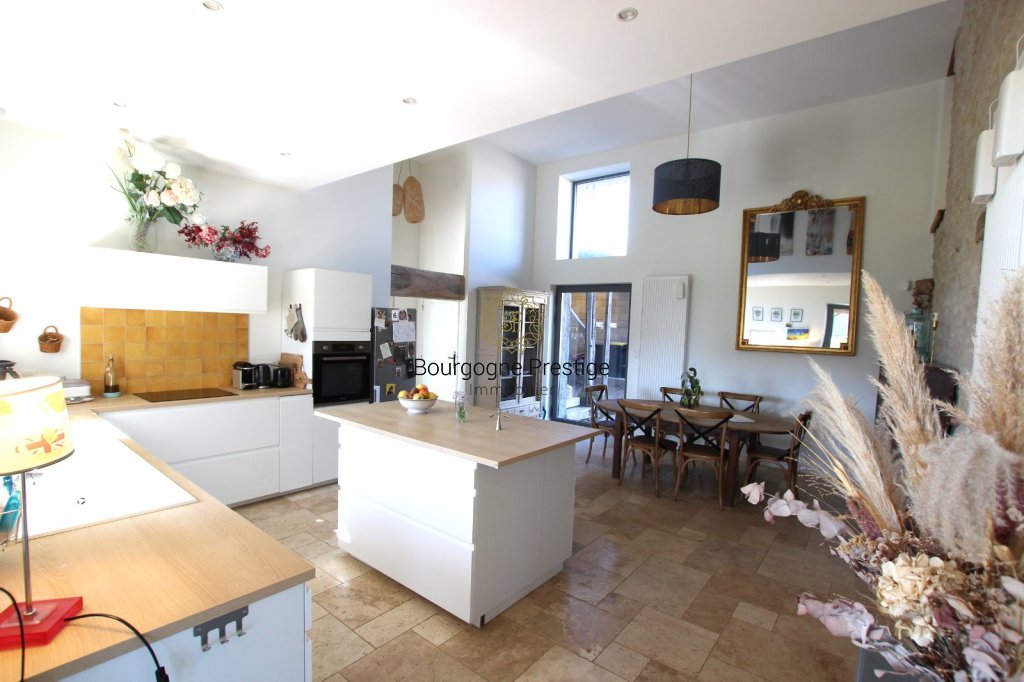 PROPRIETE A VENDRE - TOURNUS - 292 m2 - 490�000�&euro;