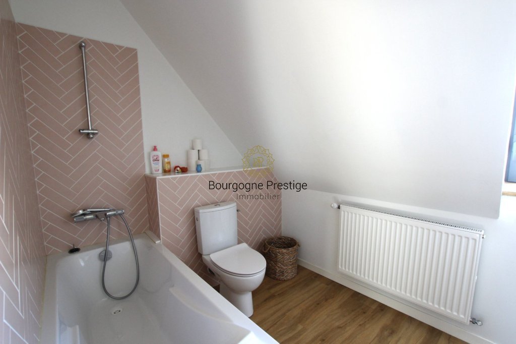 PROPRIETE A VENDRE - TOURNUS - 292 m2 - 490�000�&euro;