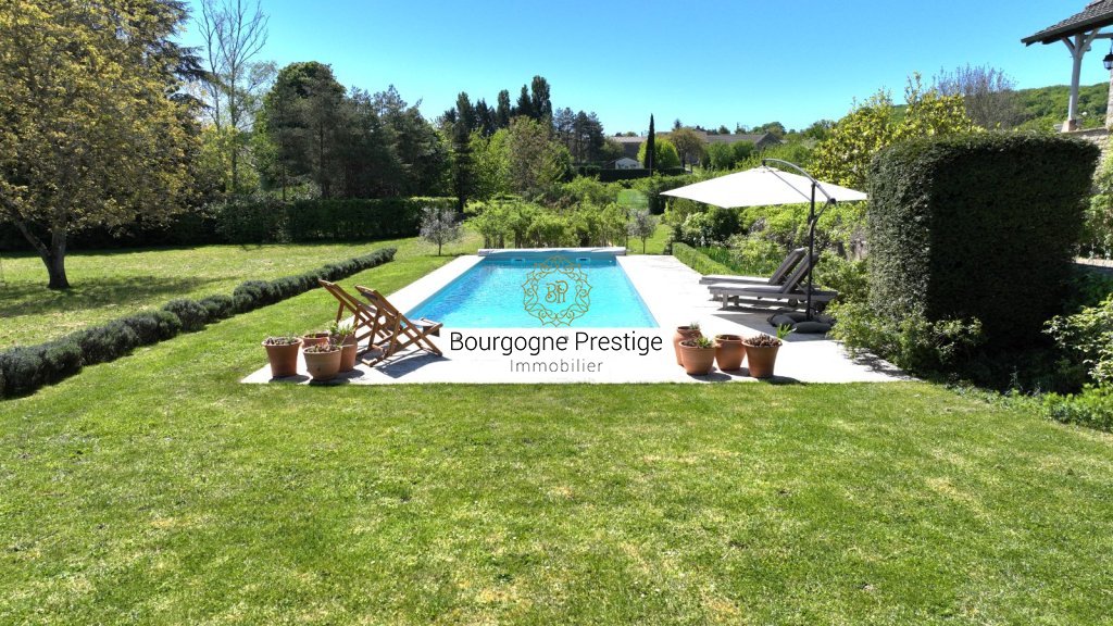 PROPRIETE A VENDRE - TOURNUS - 203 m2 - 830 000 &euro;