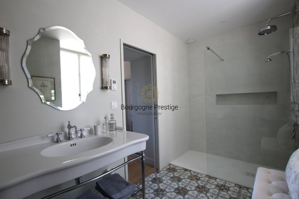 PROPRIETE A VENDRE - TOURNUS - 203 m2 - 830 000 &euro;