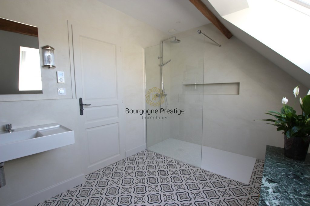 PROPRIETE A VENDRE - TOURNUS - 203 m2 - 830 000 &euro;