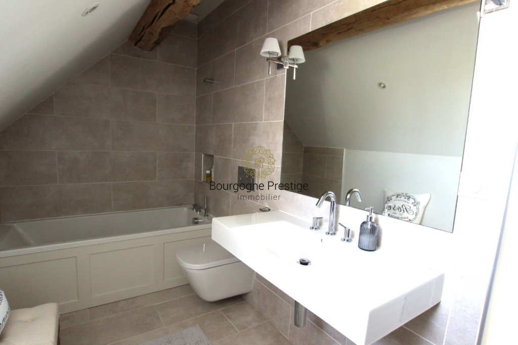PROPRIETE A VENDRE - TOURNUS - 203 m2 - 830 000 &euro;
