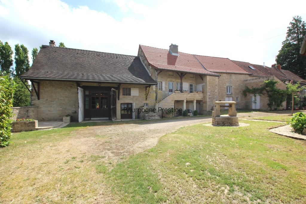 PROPRIETE A VENDRE - TOURNUS - 235 m2 - 339 000 &euro;
