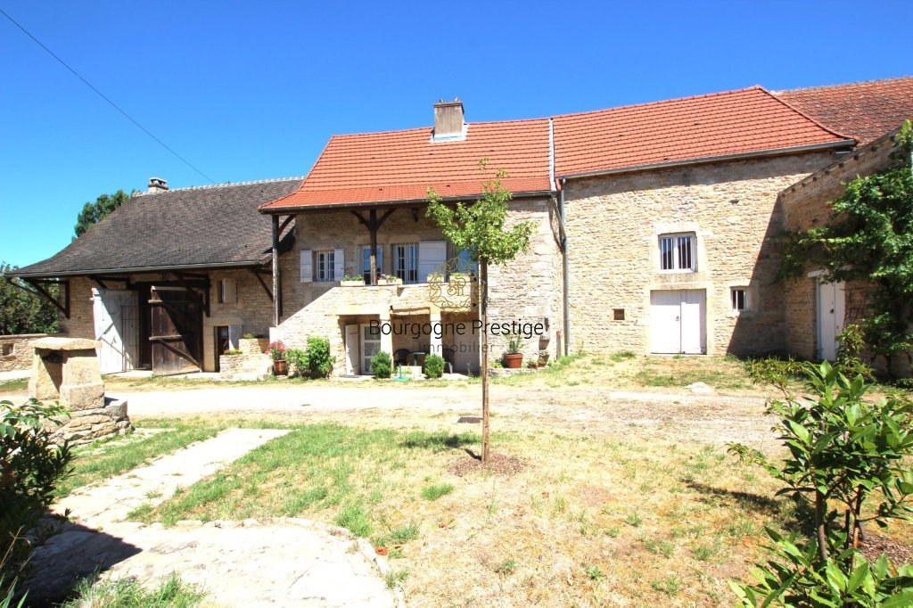 PROPRIETE A VENDRE - TOURNUS - 235 m2 - 339 000 &euro;
