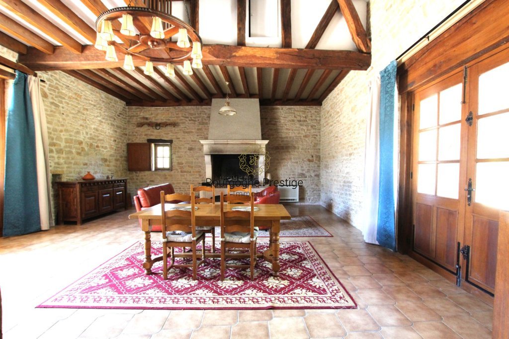 PROPRIETE A VENDRE - TOURNUS - 235 m2 - 339 000 &euro;
