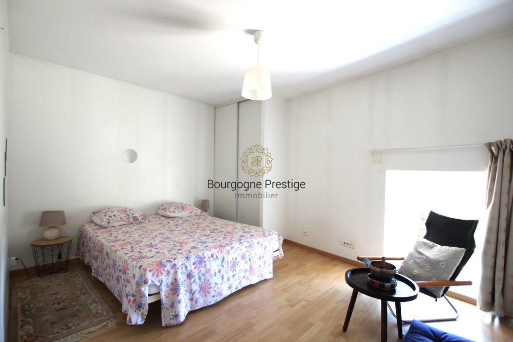 PROPRIETE A VENDRE - TOURNUS - 235 m2 - 339 000 &euro;