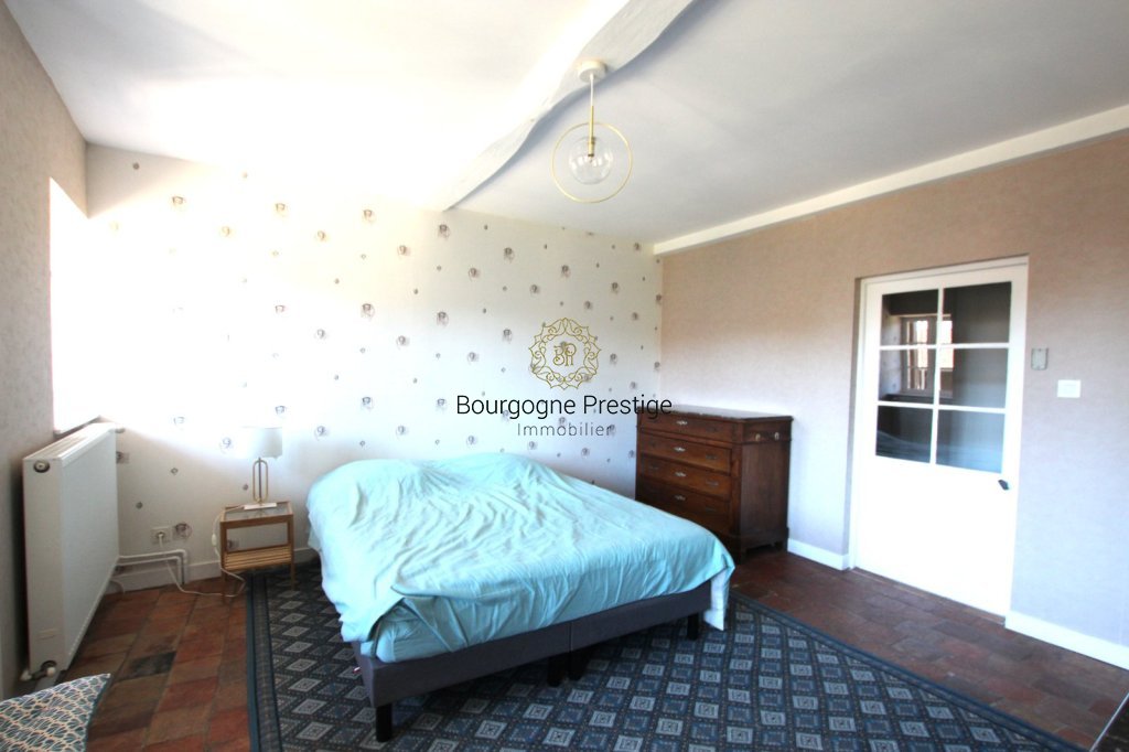 PROPRIETE A VENDRE - TOURNUS - 235 m2 - 339 000 &euro;