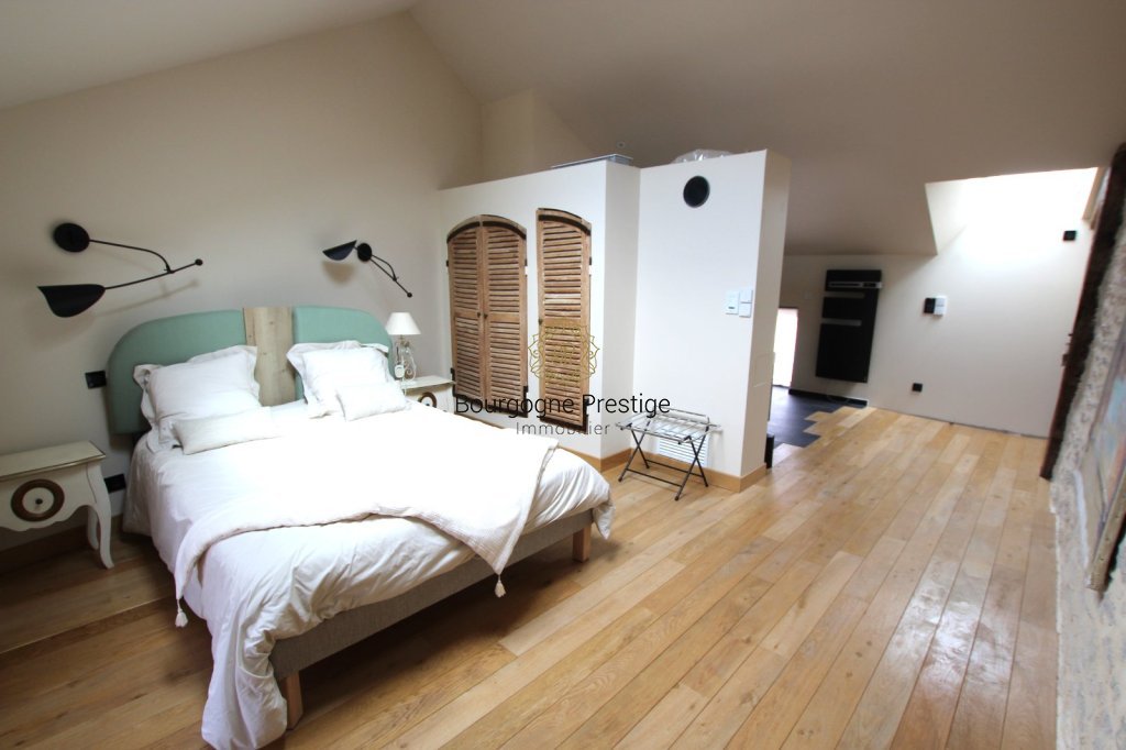 PROPRIETE A VENDRE - TOURNUS - 338 m2 - 845 000 &euro;
