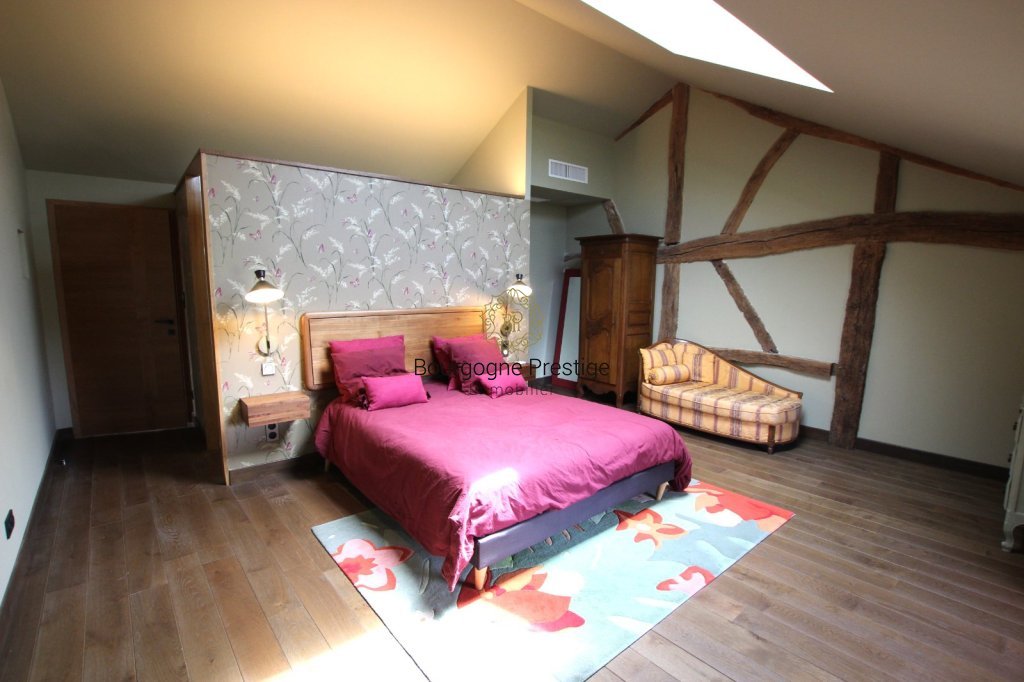 PROPRIETE A VENDRE - TOURNUS - 338 m2 - 845 000 &euro;