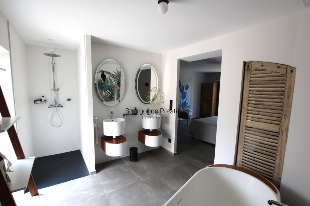 PROPRIETE A VENDRE - TOURNUS - 338 m2 - 845 000 &euro;