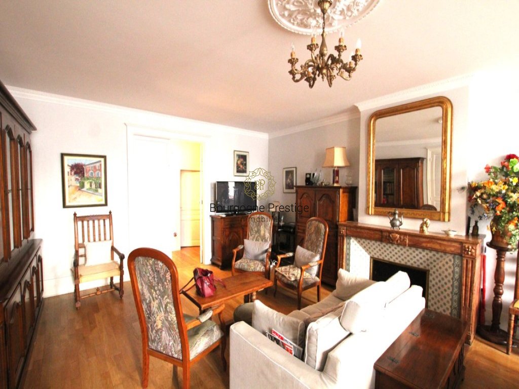 APPARTEMENT T4 - TOURNUS - 120 m2 - VENDU