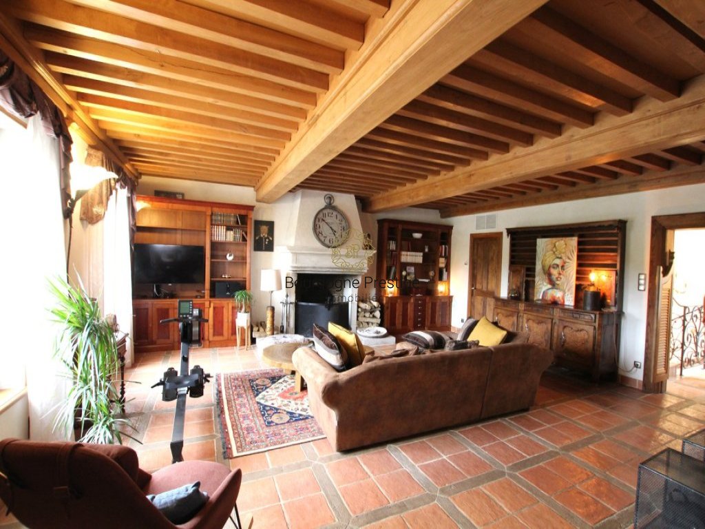 APPARTEMENT T4 A VENDRE - TOURNUS - 200 m2 - 350�000�&euro;