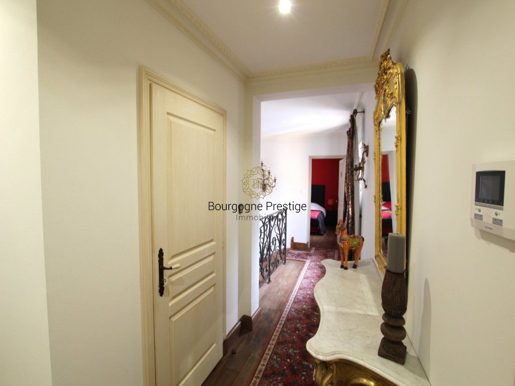 APPARTEMENT T4 A VENDRE - TOURNUS - 200 m2 - 350�000�&euro;