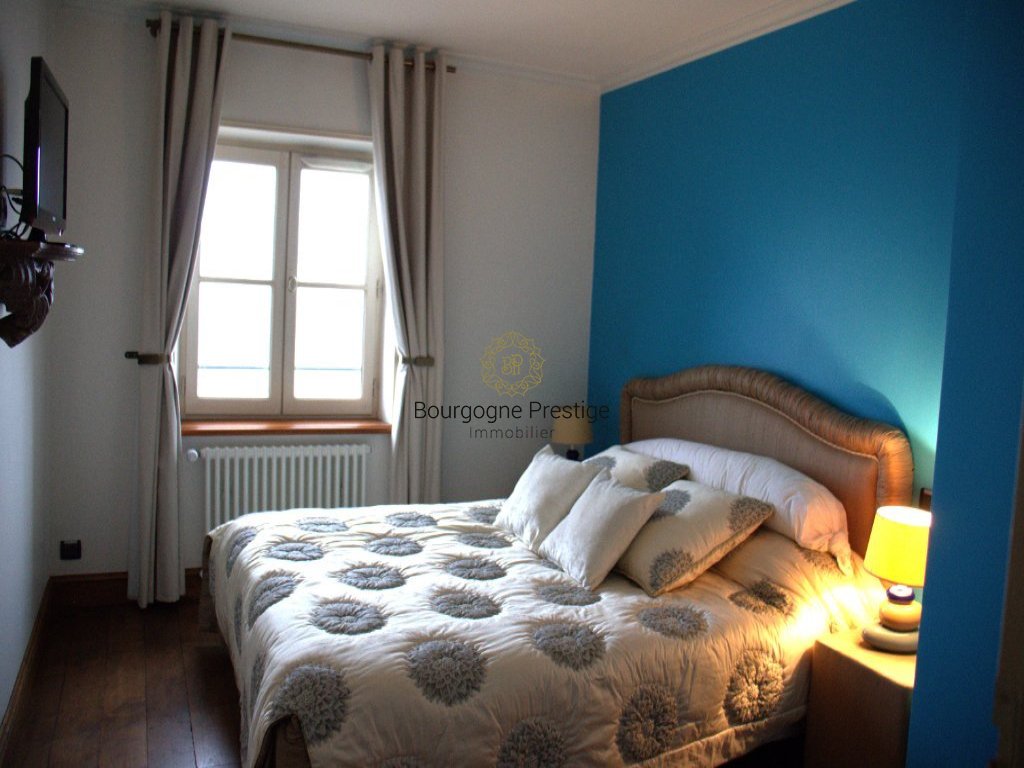 APPARTEMENT T4 A VENDRE - TOURNUS - 200 m2 - 350�000�&euro;