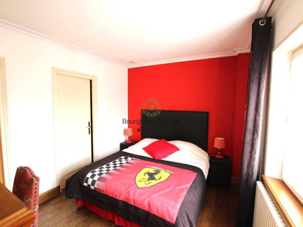 APPARTEMENT T4 A VENDRE - TOURNUS - 200 m2 - 350�000�&euro;